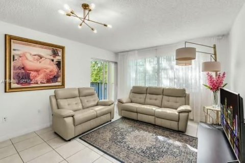 Condo in Miami, Florida, 2 bedrooms  № 2089403 - photo 16
