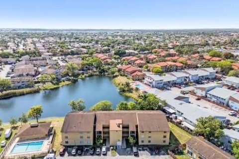 Condo in Miami, Florida, 2 bedrooms  № 2089403 - photo 28