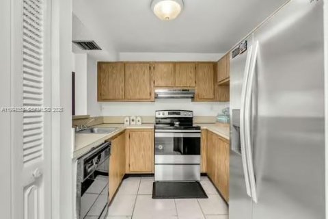 Condo in Miami, Florida, 2 bedrooms  № 2089403 - photo 9