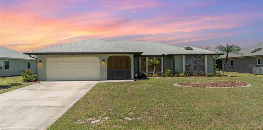 House in Punta Gorda, Florida 4 bedrooms, 188.68 sq.m. № 1886483