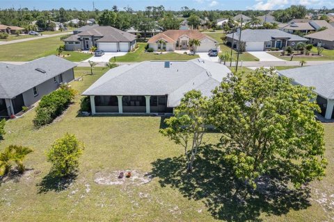House in Punta Gorda, Florida 4 bedrooms, 188.68 sq.m. № 1886483 - photo 23