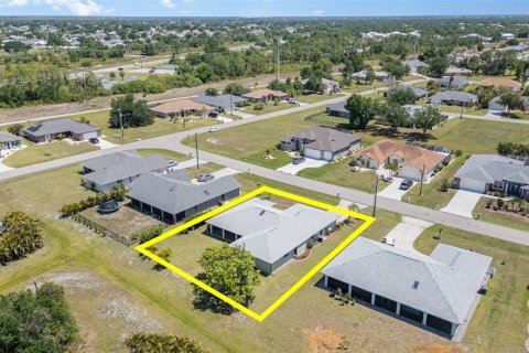 House in Punta Gorda, Florida 4 bedrooms, 188.68 sq.m. № 1886483 - photo 2