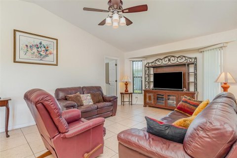 House in Punta Gorda, Florida 4 bedrooms, 188.68 sq.m. № 1886483 - photo 11