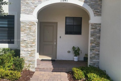 Adosado en Homestead, Florida 3 dormitorios, 137.77 m2 № 2080813