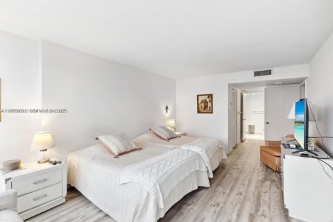 Купить кондоминиум в Майами, Флорида 2 спальни, 136.29м2, № 1976833 - фото 18