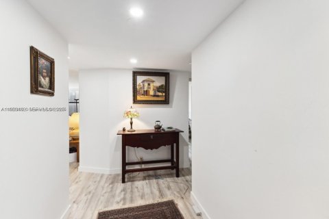 Купить кондоминиум в Майами, Флорида 2 спальни, 136.29м2, № 1976833 - фото 15