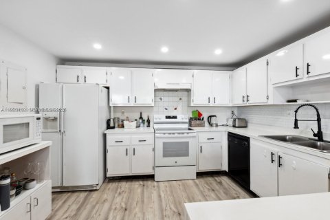 Купить кондоминиум в Майами, Флорида 2 спальни, 136.29м2, № 1976833 - фото 13