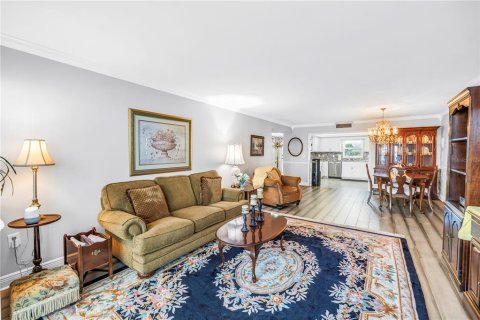 Condo in Saint Petersburg, Florida, 2 bedrooms № 2385836 - photo 20