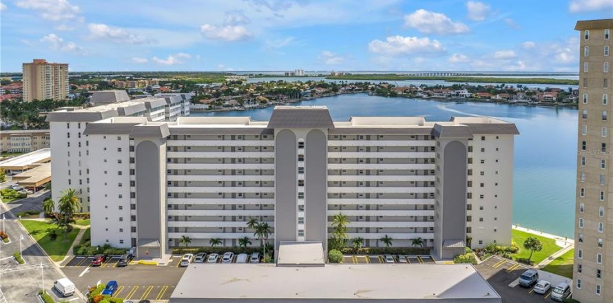 Condo in Saint Petersburg, Florida, 2 bedrooms № 2385836