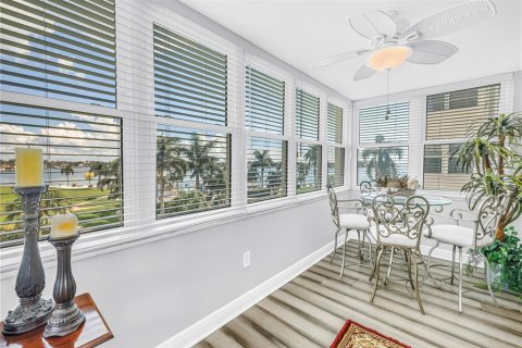Condo in Saint Petersburg, Florida, 2 bedrooms № 2385836 - photo 24