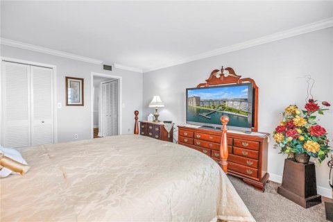 Condo in Saint Petersburg, Florida, 2 bedrooms № 2385836 - photo 17