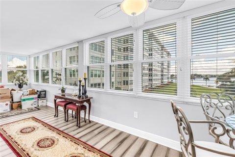 Condo in Saint Petersburg, Florida, 2 bedrooms № 2385836 - photo 22