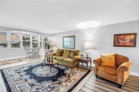 Condo in Saint Petersburg, Florida, 2 bedrooms № 2385836 - photo 18