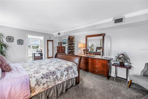Condo in Saint Petersburg, Florida, 2 bedrooms № 2385836 - photo 28