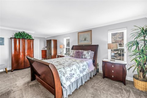 Condo in Saint Petersburg, Florida, 2 bedrooms № 2385836 - photo 26