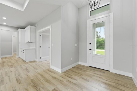 House in Port Charlotte, Florida 3 bedrooms, 154.22 sq.m. № 2150076 - photo 5
