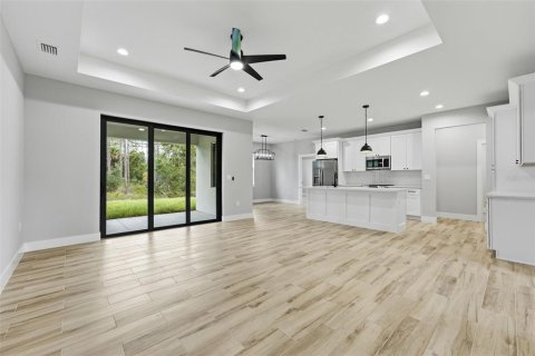 House in Port Charlotte, Florida 3 bedrooms, 154.22 sq.m. № 2150076 - photo 4
