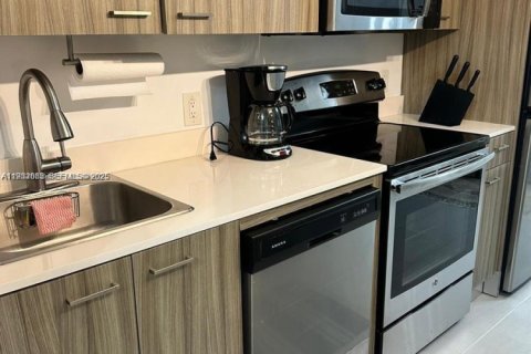 Снять в аренду кондоминиум в Майами-Бич, Флорида 1 спальня, 39.86м2, № 1990582 - фото 3