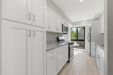 Купить кондоминиум в Венеция, Флорида 9 комнат, 111.95м2, № 2214628 - фото 6