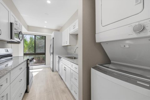 Купить кондоминиум в Венеция, Флорида 9 комнат, 111.95м2, № 2214628 - фото 7