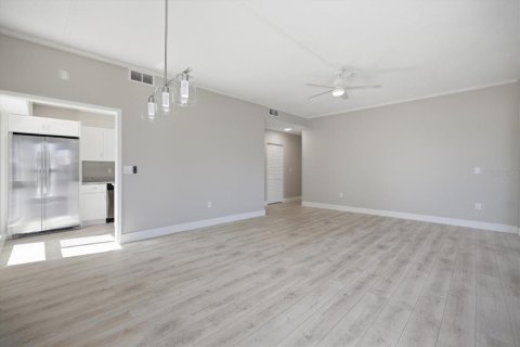Купить кондоминиум в Венеция, Флорида 9 комнат, 111.95м2, № 2214628 - фото 9