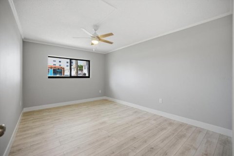 Купить кондоминиум в Венеция, Флорида 9 комнат, 111.95м2, № 2214628 - фото 17