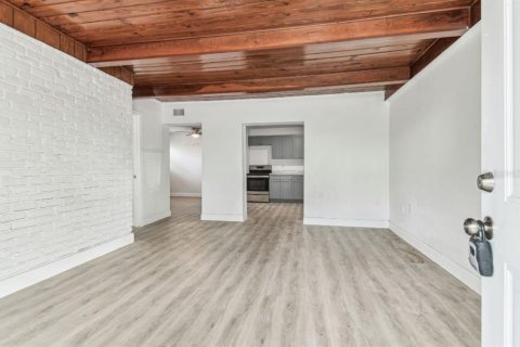 Villa ou maison à louer à Tampa, Floride: 3 chambres, 107.02 m2 № 2387504 - photo 2