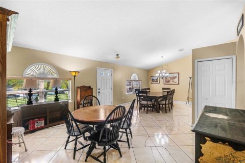House in Winter Garden, Florida 4 bedrooms, 209.49 sq.m. № 2430560 - photo 6