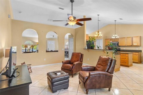 House in Winter Garden, Florida 4 bedrooms, 209.49 sq.m. № 2430560 - photo 8