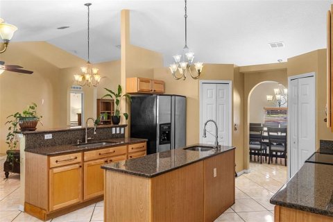 House in Winter Garden, Florida 4 bedrooms, 209.49 sq.m. № 2430560 - photo 12