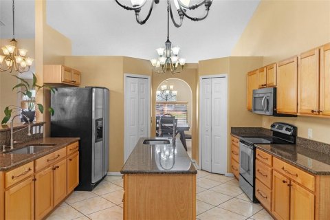 House in Winter Garden, Florida 4 bedrooms, 209.49 sq.m. № 2430560 - photo 11