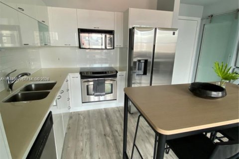 Снять в аренду кондоминиум в Майами, Флорида 1 спальня, 60.48м2, № 2086656 - фото 2