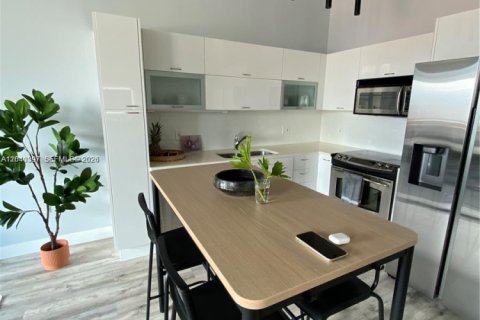 Снять в аренду кондоминиум в Майами, Флорида 1 спальня, 60.48м2, № 2086656 - фото 3