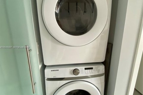 Снять в аренду кондоминиум в Майами, Флорида 1 спальня, 60.48м2, № 2086656 - фото 8