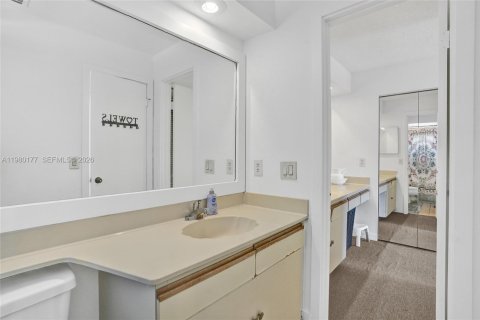 Adosado en venta en Miami, Florida, 2 dormitorios, 126.35 m2 № 2043939 - foto 24