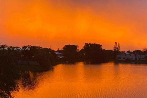 Adosado en venta en Miami, Florida, 2 dormitorios, 126.35 m2 № 2043939 - foto 22