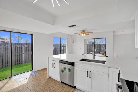 Adosado en venta en Miami, Florida, 2 dormitorios, 126.35 m2 № 2043939 - foto 6