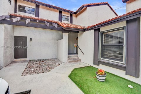 Adosado en Miami, Florida 2 dormitorios, 126.35 m2 № 2043939