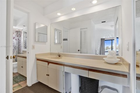 Adosado en venta en Miami, Florida, 2 dormitorios, 126.35 m2 № 2043939 - foto 18