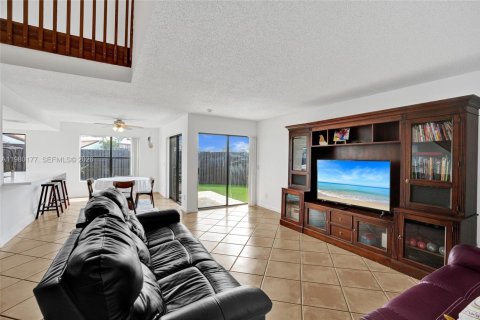 Adosado en venta en Miami, Florida, 2 dormitorios, 126.35 m2 № 2043939 - foto 12