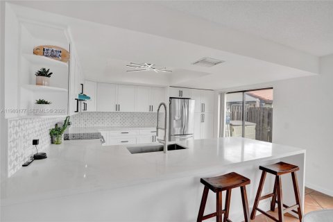 Adosado en venta en Miami, Florida, 2 dormitorios, 126.35 m2 № 2043939 - foto 2
