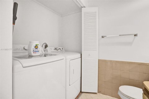 Adosado en venta en Miami, Florida, 2 dormitorios, 126.35 m2 № 2043939 - foto 30