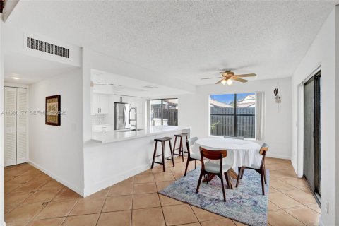 Adosado en venta en Miami, Florida, 2 dormitorios, 126.35 m2 № 2043939 - foto 9