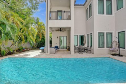 House in Fort Lauderdale, Florida 7 bedrooms, 443.89 sq.m. № 1061217 - photo 1
