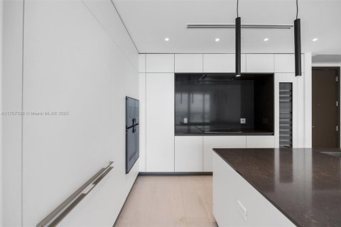 Condominio en venta en Miami, Florida, 2 dormitorios, 122.35 m2 № 1460257 - foto 11
