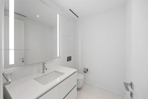 Condominio en venta en Miami, Florida, 2 dormitorios, 122.35 m2 № 1460257 - foto 16