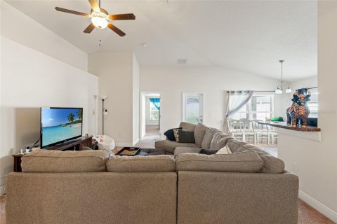 House in Wimauma, Florida 3 bedrooms, 181.9 sq.m. № 1801619 - photo 11