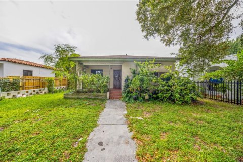 House in Miami, Florida 3 bedrooms, 114.36 sq.m. № 1962999 - photo 23