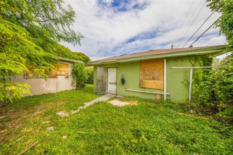 House in Miami, Florida 3 bedrooms, 114.36 sq.m. № 1962999 - photo 18