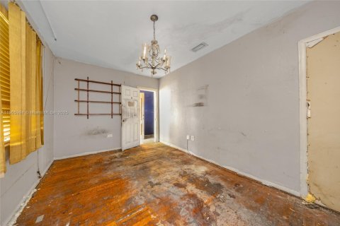 House in Miami, Florida 3 bedrooms, 114.36 sq.m. № 1962999 - photo 14